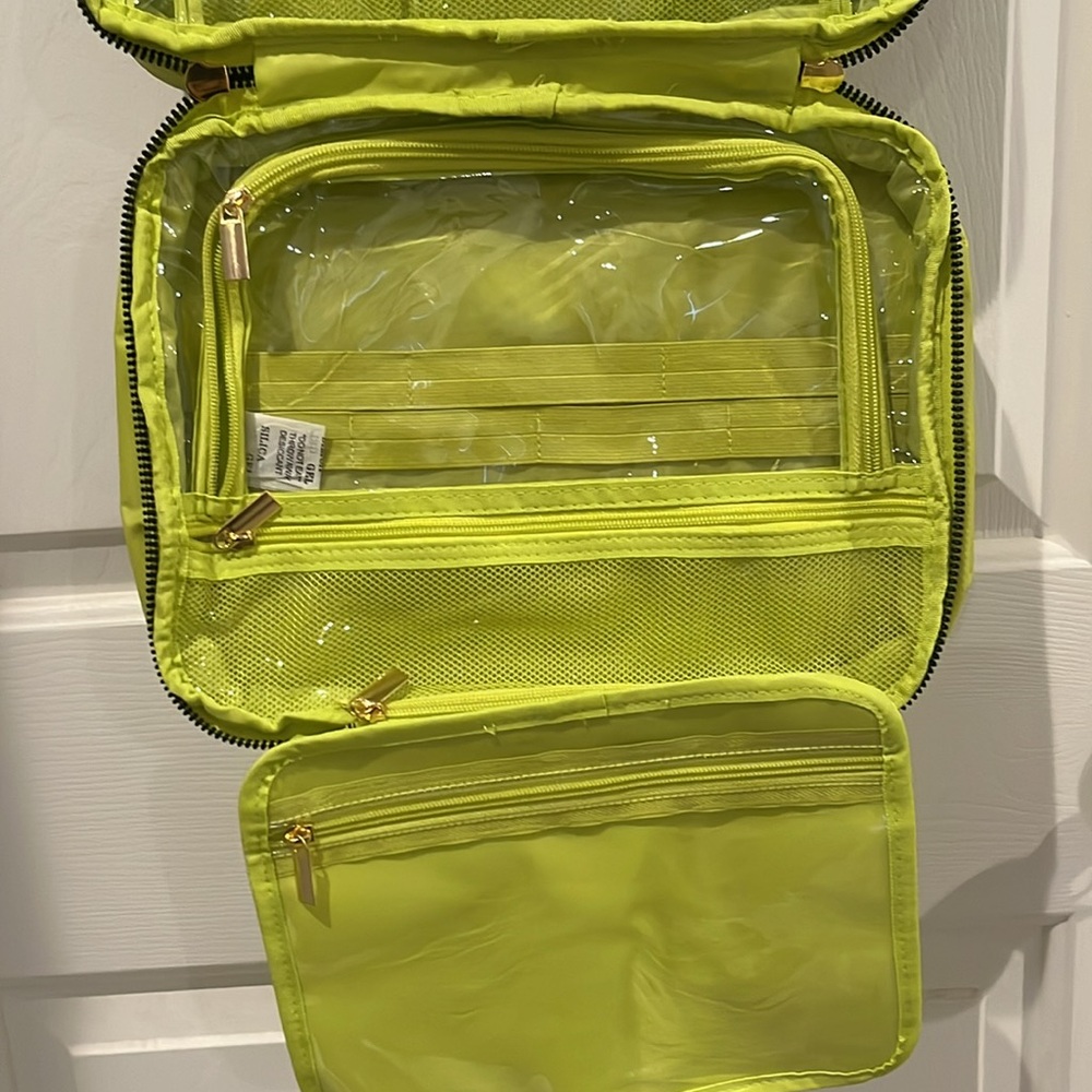 For your traveling needs great toiletry bag plenty of room! Vibrant color, green - Picture 3 of 14